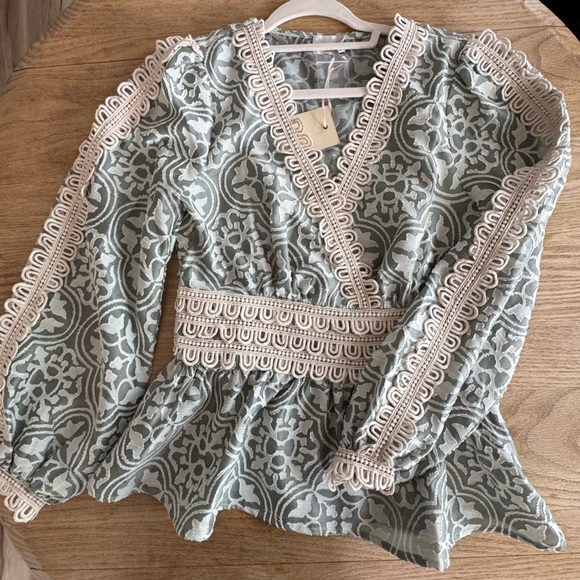 Champagne & Strawberry Tops - NWT, M, Champagne & Strawberries, Elegant Patterned Top
